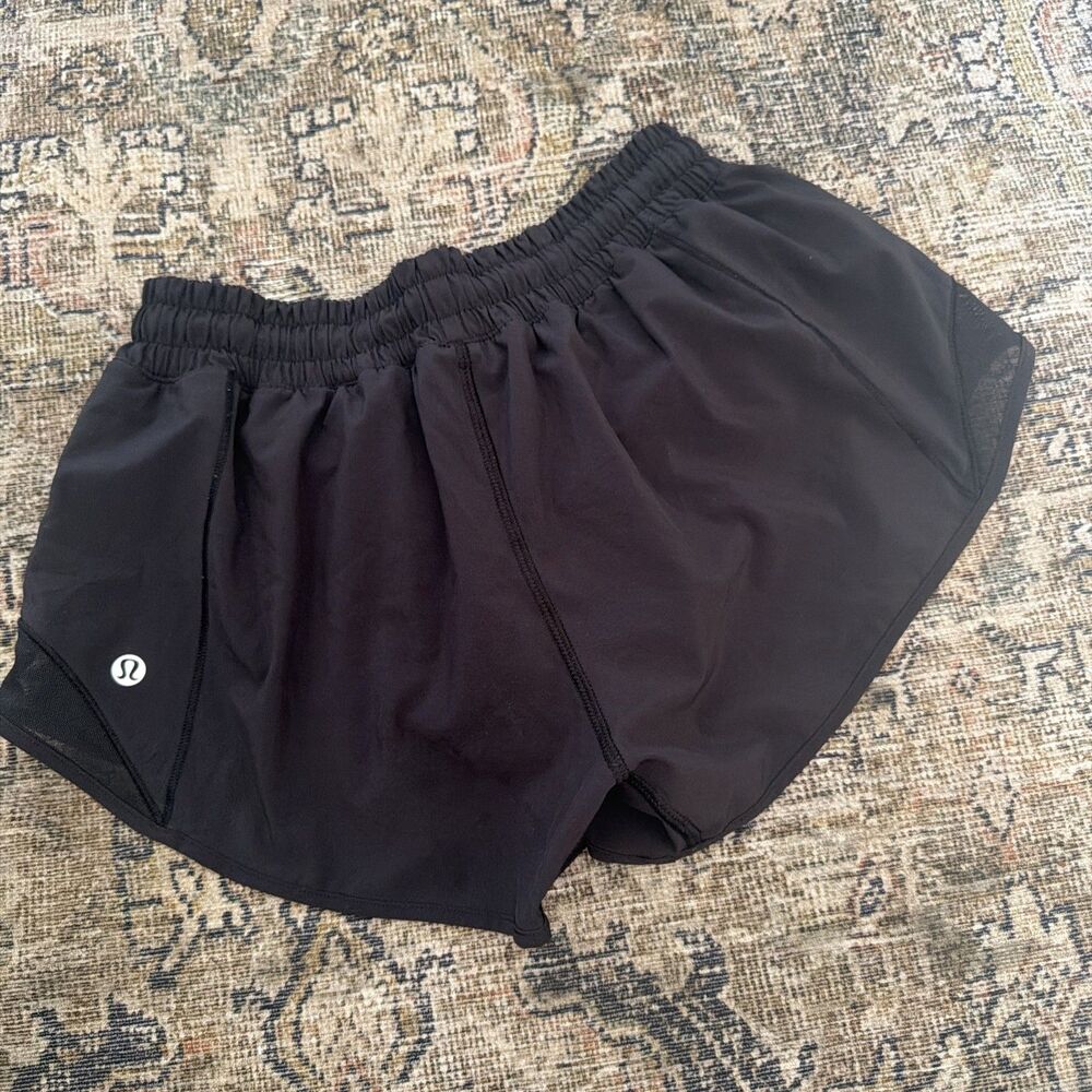 Lululemon hotty-hot Black shorts Size 6 Women’s